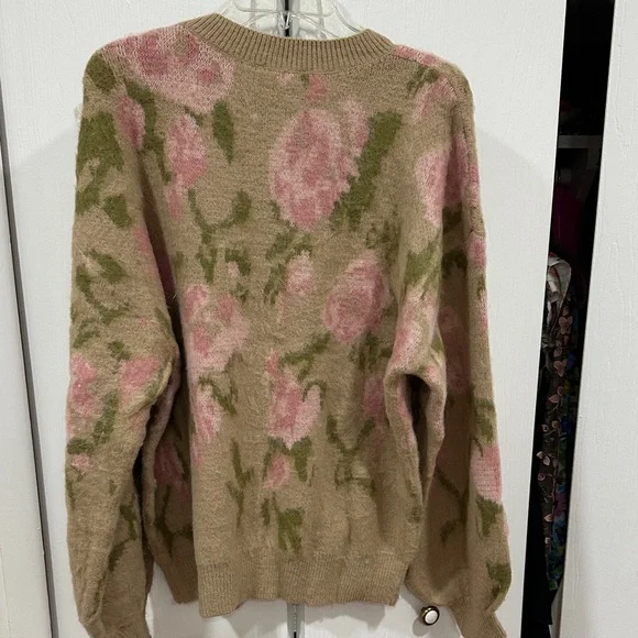 Floral Knit Fuzzy sweater - Picture 6 of 6